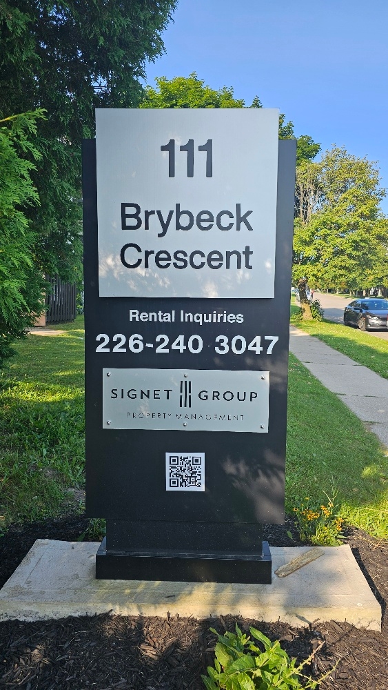 Brybeck Crescent monument sign
