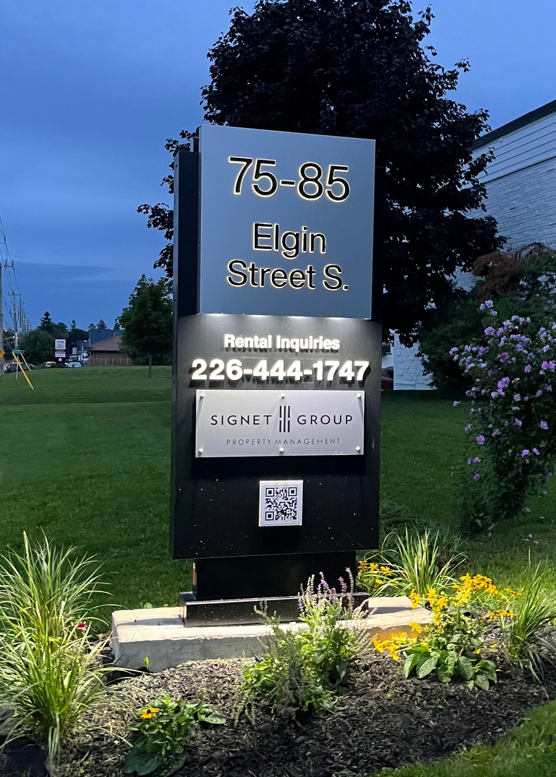 Elgin St pylon