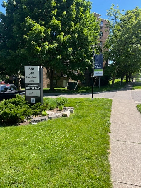 Pylon sign and flag pole sign