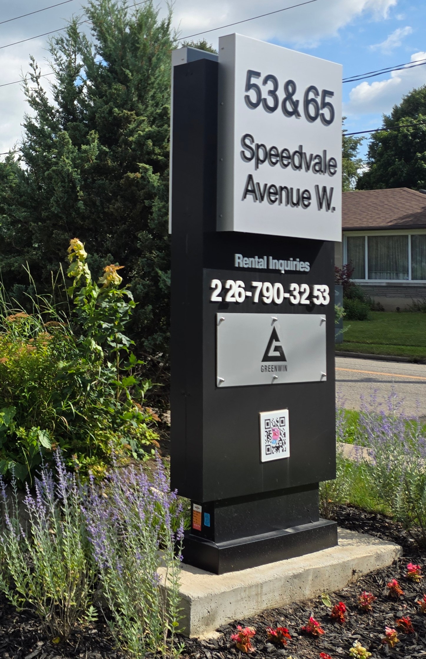 Speedvale pylon sign